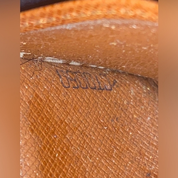 Authentic Louis Vuitton 6 Key/Card Holder - Picture 13 of 13